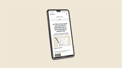 Zaslon pametnega telefona s katalogom vzdrževalnih pogodb
