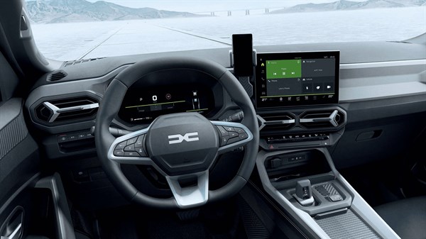 Dacia vozilo notranjost z volanom in digitalnim zaslonom
