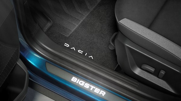 Premium textile floor mats and illuminated door sills - Dacia Bigster Accessories