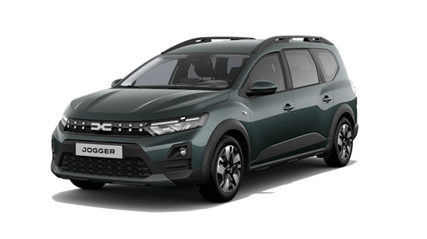 Zeleno vozilo Dacia Jogger parkirano na beli podlagi, pogled od spredaj-levo.