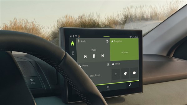 Media Display - Zaslon prikazuje domači meni multimedijskega sistema, razdeljen v pregledne ploščice