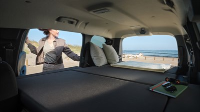 Pogled iz prtljažnega dela na plažo.