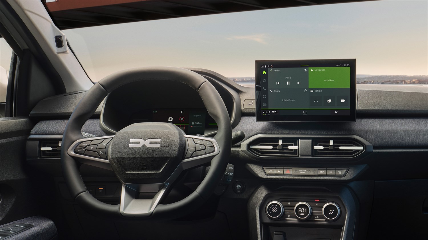 V ospredju sta volanski obroč z logotipom Dacie in digitalni instrumentni zaslon.