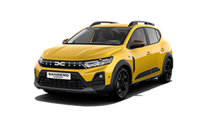 Zlato-rumen Dacia Sandero Stepway na beli podlagi, pogled spredaj z leve strani.