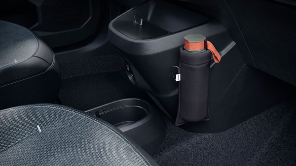 Odlagalni prostor z držalom za steklenico v notranjosti vozila Dacia Spring