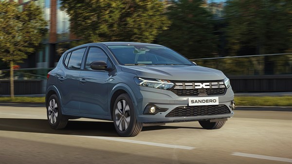 Dacia Sandero - sprednja maska