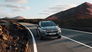 Oranžni Stepway iz boka